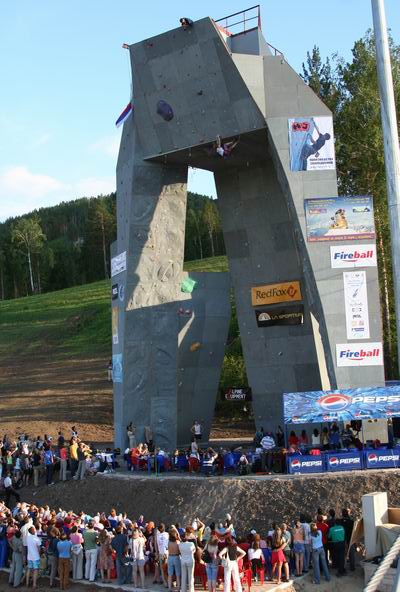 Определились первые победители 25-го Чемпионата России по скалолазанию, проходящем в Красноярске. (Скалолазание, соревнования, боулдеринг, скорость, трудность, приз абалакова)