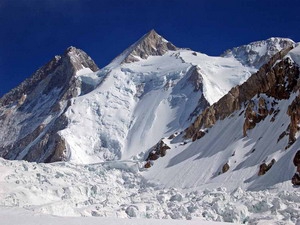 Трое альпинистов возвращаются из Каракорума (Альпинизм, гашербрум, пакистан)