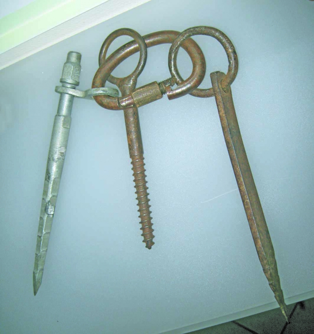 1943 г. ЗАПИСКА С ВЕРШИНЫ ЭЛЬБРУСА, ВОЕННОЕ СНАРЯЖЕНИЕ, ДОКУМЕНТЫ (Альпинизм, война на кавказе, флаги на эльбрусе, н. гусак, а. гусев)