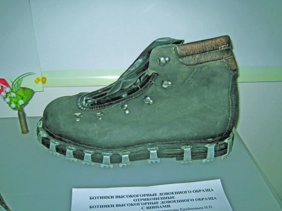 1943 г. ЗАПИСКА С ВЕРШИНЫ ЭЛЬБРУСА, ВОЕННОЕ СНАРЯЖЕНИЕ, ДОКУМЕНТЫ (Альпинизм, война на кавказе, флаги на эльбрусе, н. гусак, а. гусев)