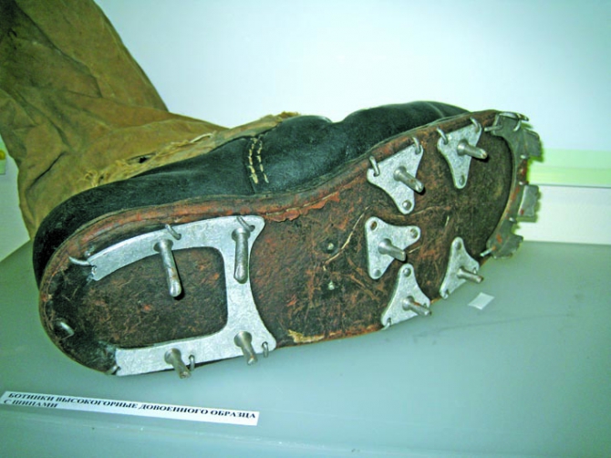 1943 г. ЗАПИСКА С ВЕРШИНЫ ЭЛЬБРУСА, ВОЕННОЕ СНАРЯЖЕНИЕ, ДОКУМЕНТЫ (Альпинизм, война на кавказе, флаги на эльбрусе, н. гусак, а. гусев)