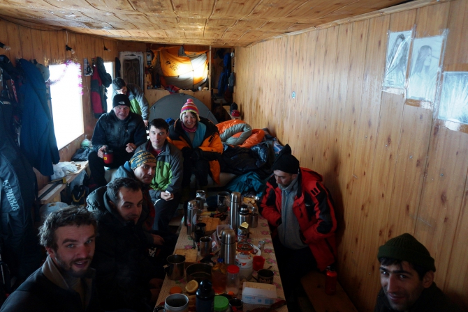 Эльбрус...Цветы на вершине. (Альпинизм, маша хитрикова, хитриков, ред поинт, red point)