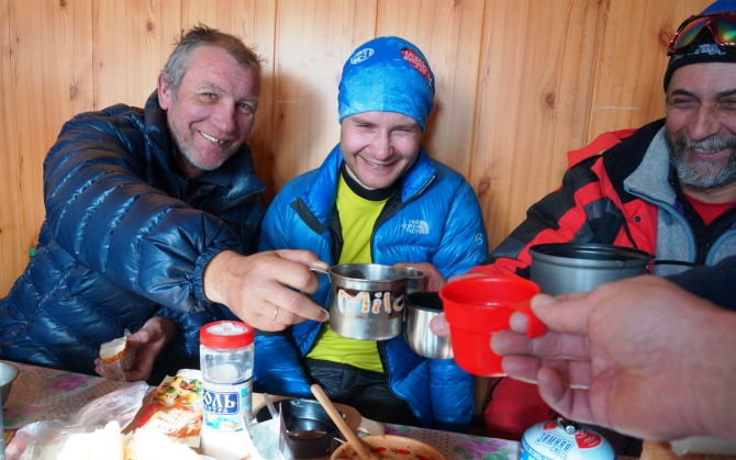 Эльбрус...Цветы на вершине. (Альпинизм, маша хитрикова, хитриков, ред поинт, red point)