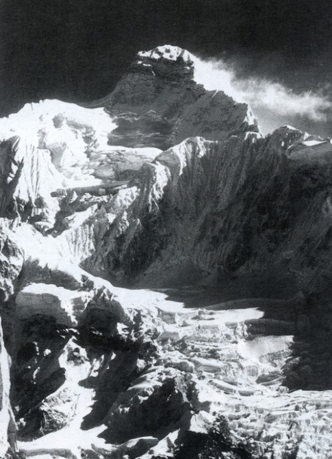 Битва за Жанну. Ж.Франко. Л.Терре. Серия "Листая пожелтевшие страницы" (Альпинизм, гималаи, канченджанга, террай)