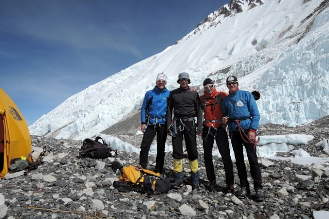 Денис Урубко и Алексей Болотов на Эвересте. Хроники за последние дни (Альпинизм, экспедиции, горы)