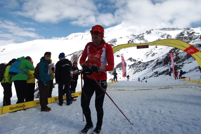 Стремительный поток скайраннеров ринулся вверх по склонам Эльбруса (Альпинизм, red fox elbrus race)