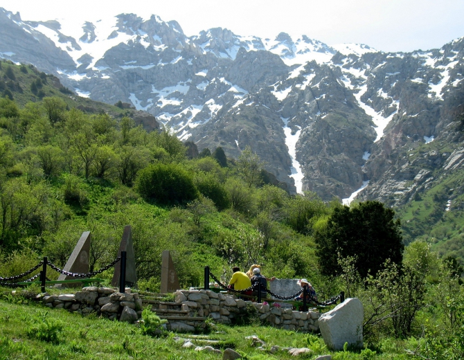 Чимган. Май. Память. (Альпинизм, май 2013г., байназаров андрей, тухватуллин ильяс, лобанов иван)