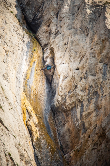 Лазание без страховки - это медитация. (Альпинизм, free solo, base, basejumping, climbing, crimea, b.a.s.e., rapt, rapt-team, sivera, grivel, la sportiva, nefedov andrey, sunrise, timelaps, morcheka, морчека, нефедов андрей, нефёдов, фри соло, рыжий угол, зуб морчеки, бейс, скалолазание, альпинизм)