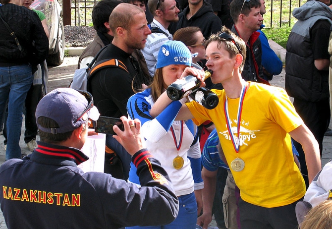 О молодых судьях, настоящих мужчинах, чайной церемонии на седле и интервью с Антоном Кашевником. (Снегоступинг, red fox elbrus race 2013, эльбрус, антон кашевник)