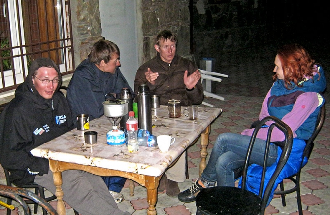 О молодых судьях, настоящих мужчинах, чайной церемонии на седле и интервью с Антоном Кашевником. (Снегоступинг, red fox elbrus race 2013, эльбрус, антон кашевник)