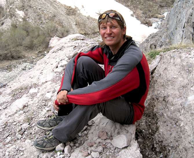 О молодых судьях, настоящих мужчинах, чайной церемонии на седле и интервью с Антоном Кашевником. (Снегоступинг, red fox elbrus race 2013, эльбрус, антон кашевник)