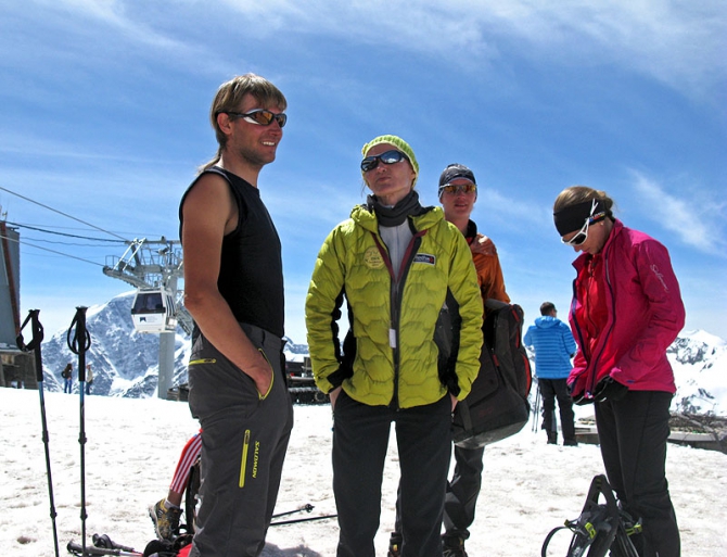 О молодых судьях, настоящих мужчинах, чайной церемонии на седле и интервью с Антоном Кашевником. (Снегоступинг, red fox elbrus race 2013, эльбрус, антон кашевник)