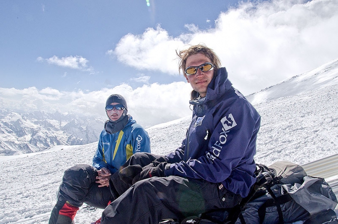 О молодых судьях, настоящих мужчинах, чайной церемонии на седле и интервью с Антоном Кашевником. (Снегоступинг, red fox elbrus race 2013, эльбрус, антон кашевник)