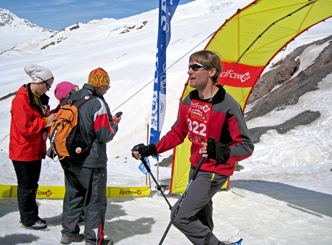 О молодых судьях, настоящих мужчинах, чайной церемонии на седле и интервью с Антоном Кашевником. (Снегоступинг, red fox elbrus race 2013, эльбрус, антон кашевник)