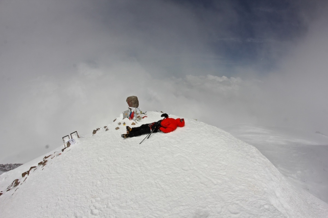 Новости с Эльбруса (Альпинизм, гиды, коммерческий альпинизм.)