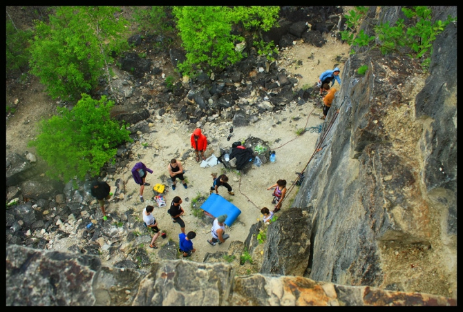 Ещё одни близкие к Москве скалы-Дюкинские карьеры! Хорошо учиться лазить с нижней и дюльферять! Только каски must have! (Скалолазание, королёв, владимир, скалолазание)