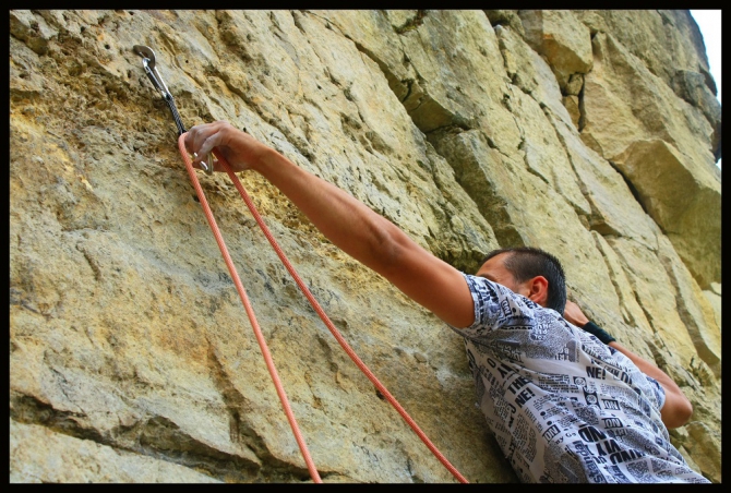 Ещё одни близкие к Москве скалы-Дюкинские карьеры! Хорошо учиться лазить с нижней и дюльферять! Только каски must have! (Скалолазание, королёв, владимир, скалолазание)