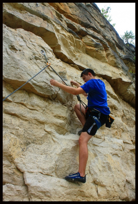 Ещё одни близкие к Москве скалы-Дюкинские карьеры! Хорошо учиться лазить с нижней и дюльферять! Только каски must have! (Скалолазание, королёв, владимир, скалолазание)