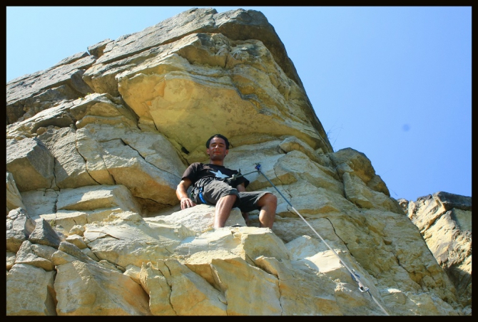 Ещё одни близкие к Москве скалы-Дюкинские карьеры! Хорошо учиться лазить с нижней и дюльферять! Только каски must have! (Скалолазание, королёв, владимир, скалолазание)