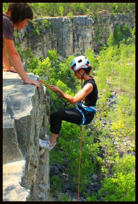 Ещё одни близкие к Москве скалы-Дюкинские карьеры! Хорошо учиться лазить с нижней и дюльферять! Только каски must have! (Скалолазание, королёв, владимир, скалолазание)