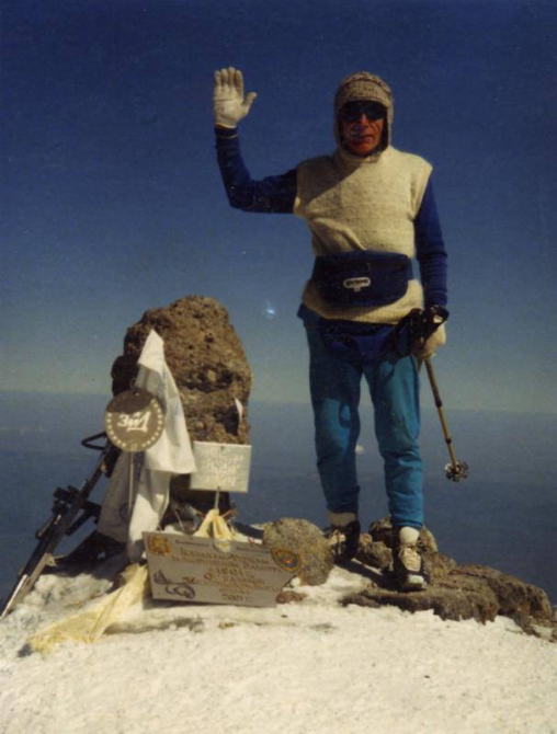 ПОЗДРАВЛЯЕМ! 21.08.2013 ЮБИЛЕЙ 80 ЛЕТ ! Сн. Барс №3 Валентин Михайлович Божуков VaMiBo (Альпинизм, валерий багов, виктор янченко, валентин божуков, виталий шкель, денис провалов, экспедиция, эверест, параплан, альпинизм)