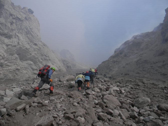 Транскамчатский матрас – 2013. Часть II – «Ванно-банная» (Горный туризм, камчатка, моренко, кизимен, тумрок, ипуин, кипелые, поход)