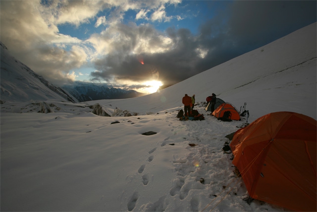 Экспедиция Альпклуба МАИ "Пик Коммунизма: возвращение на юго-западную стену" -- Новости (Альпинизм, юго-западная стена, маршрут непомнящего, альпклуб маи)