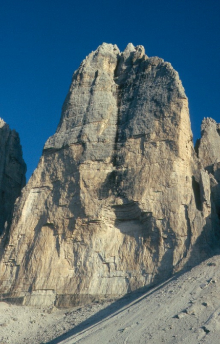 Алекс Хубер (Alexander Huber) совершил сенсационное прохождение самого большего "потолка" на западной вершине Лаваредо (альпы, доломиты, италия)