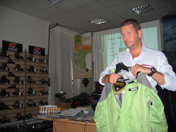 Red Fox Summer distribution Camp. На нас надвигается бум Gore-Tex'а.