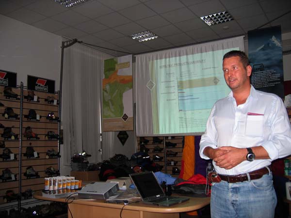 Red Fox Summer distribution Camp. На нас надвигается бум Gore-Tex'а.