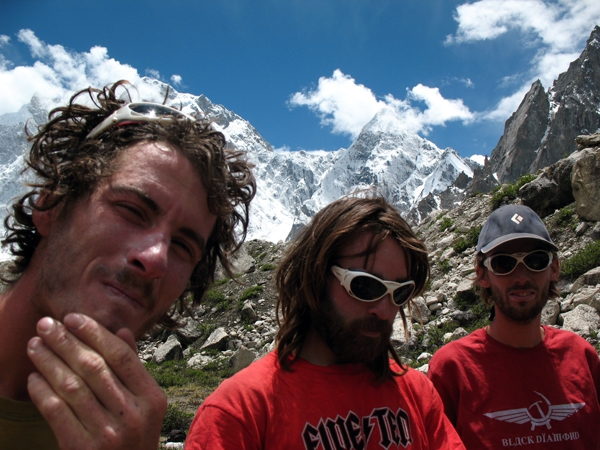 Свободное лазанье в Пакистане. В долине Чаракуза зажигала бельгийско-польская команда (Альпинизм, charakusa, пустельник, фаврессе, экспедиции)