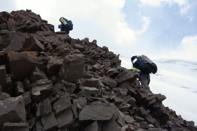Сказ о том, как мы открыли самый восточный шеститысячник Заалайского хребта :, Альпинизм, экспедиция маи "заалай-2013", курумды, заря востока, пик эйлера, перевал черная осыпь, перевал верхний нура, перевал предвершинный)
