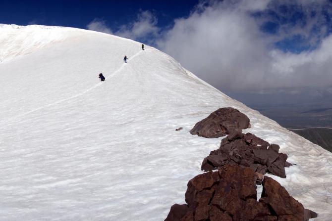 Сказ о том, как мы открыли самый восточный шеститысячник Заалайского хребта :, Альпинизм, экспедиция маи "заалай-2013", курумды, заря востока, пик эйлера, перевал черная осыпь, перевал верхний нура, перевал предвершинный)