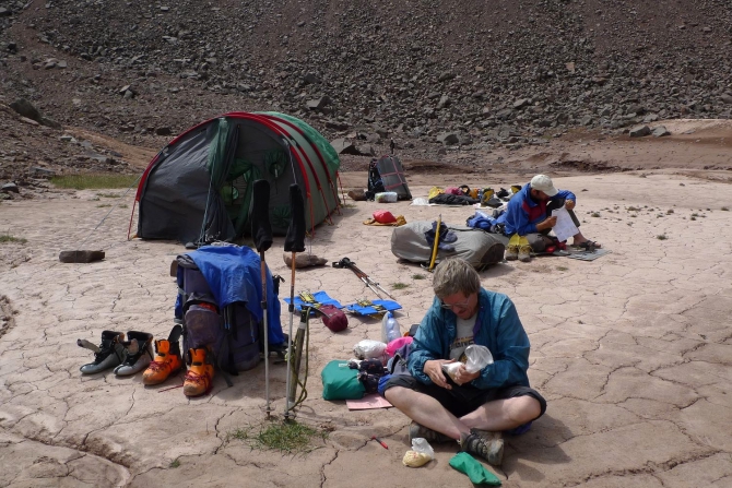 Сказ о том, как мы открыли самый восточный шеститысячник Заалайского хребта :, Альпинизм, экспедиция маи "заалай-2013", курумды, заря востока, пик эйлера, перевал черная осыпь, перевал верхний нура, перевал предвершинный)