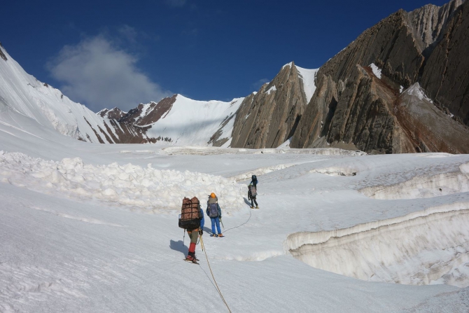 Сказ о том, как мы открыли самый восточный шеститысячник Заалайского хребта :, Альпинизм, экспедиция маи "заалай-2013", курумды, заря востока, пик эйлера, перевал черная осыпь, перевал верхний нура, перевал предвершинный)
