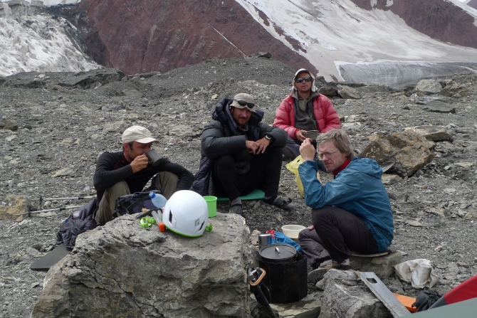 Сказ о том, как мы открыли самый восточный шеститысячник Заалайского хребта :, Альпинизм, экспедиция маи "заалай-2013", курумды, заря востока, пик эйлера, перевал черная осыпь, перевал верхний нура, перевал предвершинный)