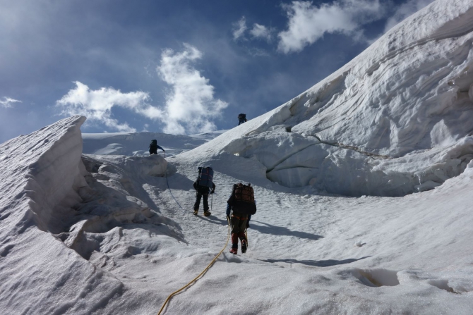 Сказ о том, как мы открыли самый восточный шеститысячник Заалайского хребта :, Альпинизм, экспедиция маи "заалай-2013", курумды, заря востока, пик эйлера, перевал черная осыпь, перевал верхний нура, перевал предвершинный)