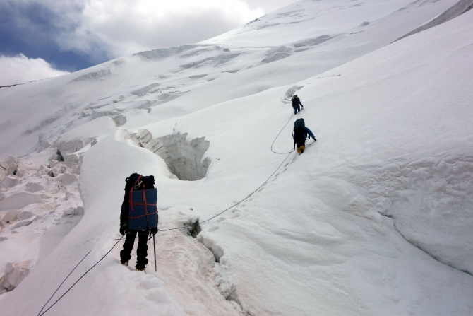 Сказ о том, как мы открыли самый восточный шеститысячник Заалайского хребта :, Альпинизм, экспедиция маи "заалай-2013", курумды, заря востока, пик эйлера, перевал черная осыпь, перевал верхний нура, перевал предвершинный)