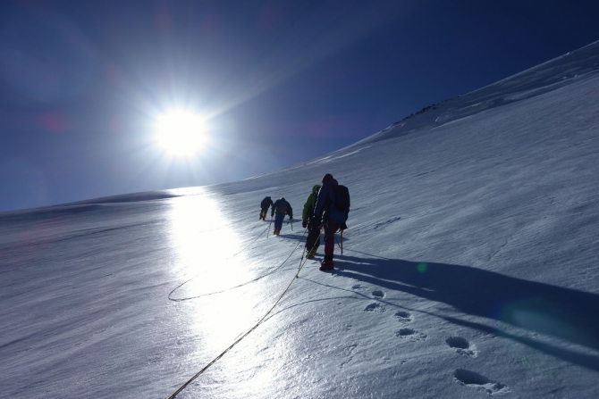 Сказ о том, как мы открыли самый восточный шеститысячник Заалайского хребта :, Альпинизм, экспедиция маи "заалай-2013", курумды, заря востока, пик эйлера, перевал черная осыпь, перевал верхний нура, перевал предвершинный)