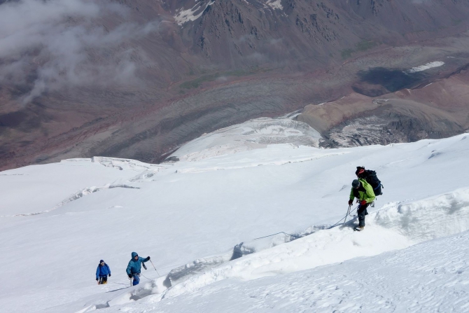 Сказ о том, как мы открыли самый восточный шеститысячник Заалайского хребта :, Альпинизм, экспедиция маи "заалай-2013", курумды, заря востока, пик эйлера, перевал черная осыпь, перевал верхний нура, перевал предвершинный)