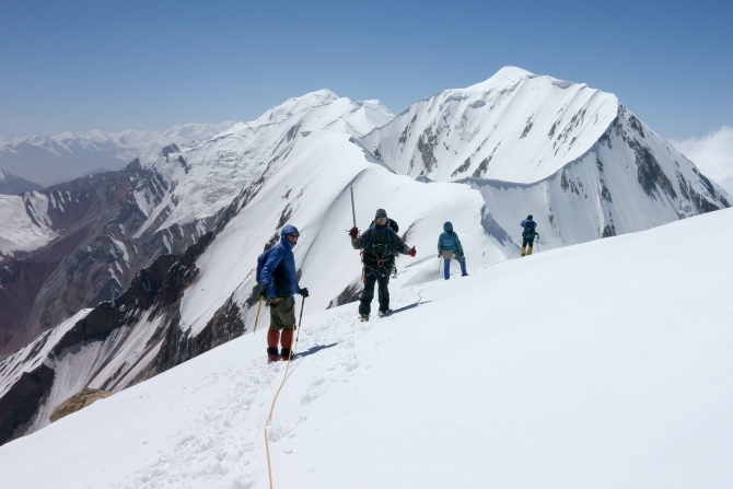 Сказ о том, как мы открыли самый восточный шеститысячник Заалайского хребта :, Альпинизм, экспедиция маи "заалай-2013", курумды, заря востока, пик эйлера, перевал черная осыпь, перевал верхний нура, перевал предвершинный)
