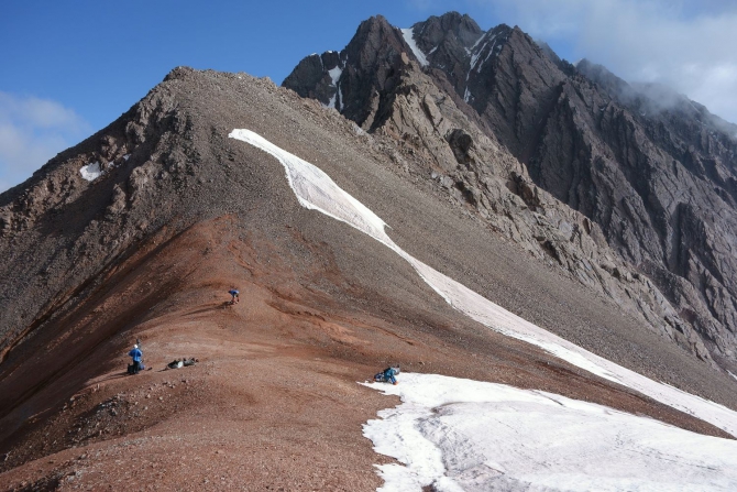 Сказ о том, как мы открыли самый восточный шеститысячник Заалайского хребта :, Альпинизм, экспедиция маи "заалай-2013", курумды, заря востока, пик эйлера, перевал черная осыпь, перевал верхний нура, перевал предвершинный)
