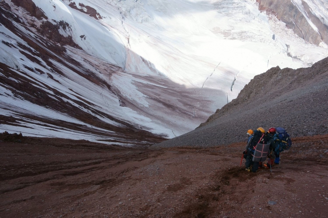 Сказ о том, как мы открыли самый восточный шеститысячник Заалайского хребта :, Альпинизм, экспедиция маи "заалай-2013", курумды, заря востока, пик эйлера, перевал черная осыпь, перевал верхний нура, перевал предвершинный)