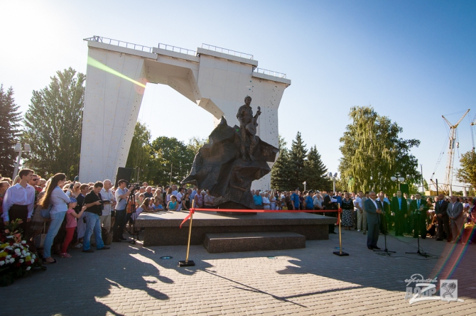 В Харькове открыт памятник В.Высоцкому и новый скалодром! (Скалолазание, харьковский скалодром, высоцкий, кубок украины)