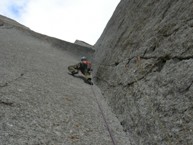 Каравшин.Лазать по скалам - это кайф, но иногда нужно и потерпеть. (Альпинизм, карашин, свободное лазание, бобров)