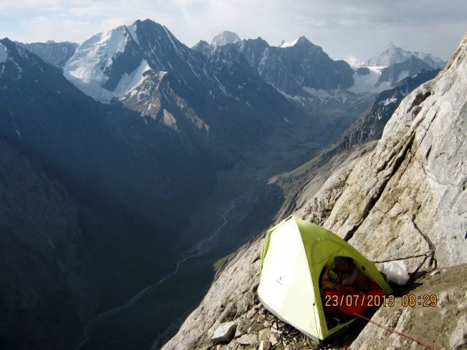 Каравшин.Лазать по скалам - это кайф, но иногда нужно и потерпеть. (Альпинизм, карашин, свободное лазание, бобров)
