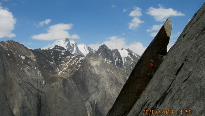 Каравшин.Лазать по скалам - это кайф, но иногда нужно и потерпеть. (Альпинизм, карашин, свободное лазание, бобров)