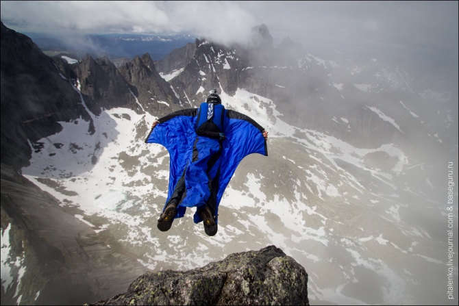 Прыжок в вингсьюте с Зуба Дракона (BASE, base jumping, бейсджампинг, wingsuit, ергаки, зуб дракона.)