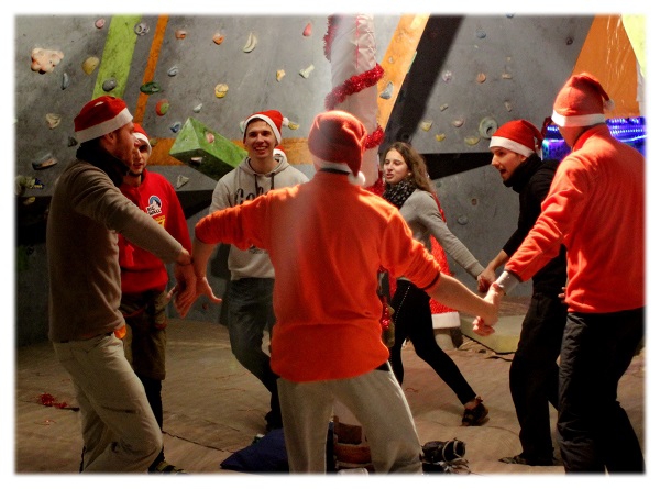 Теперь в Королёве можно лазить Drytooling! И как мы Новый год отмечали! (Скалолазание, скалолазание, соревнования, ледолазание)