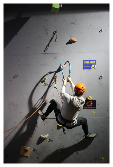 Теперь в Королёве можно лазить Drytooling! И как мы Новый год отмечали! (Скалолазание, скалолазание, соревнования, ледолазание)